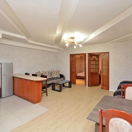 Apartment In Abovyan Street, Erevan Esterno foto