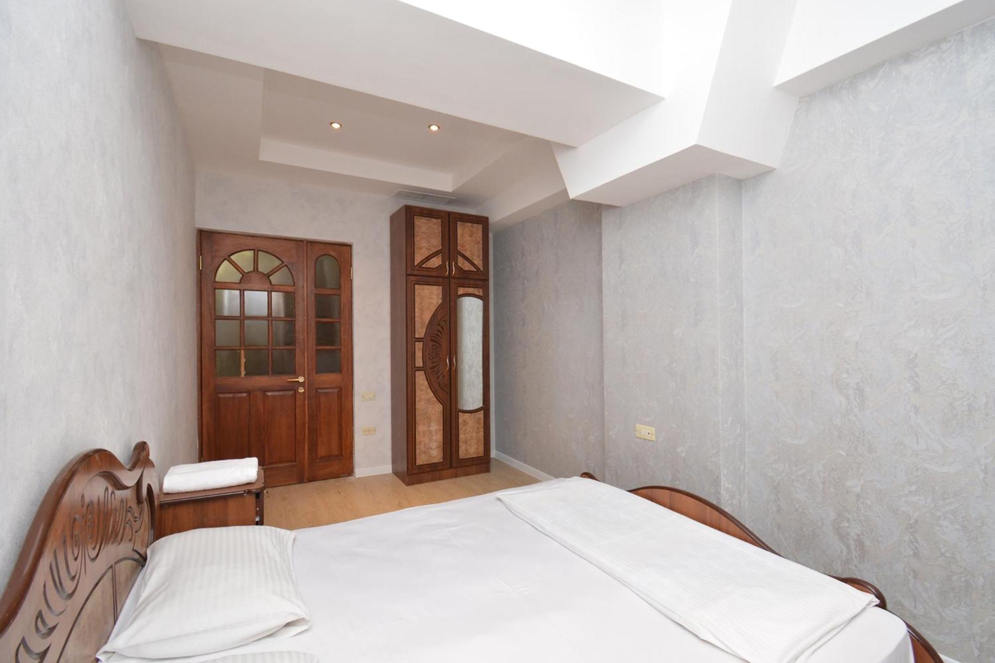 Apartment In Abovyan Street, Erevan Esterno foto