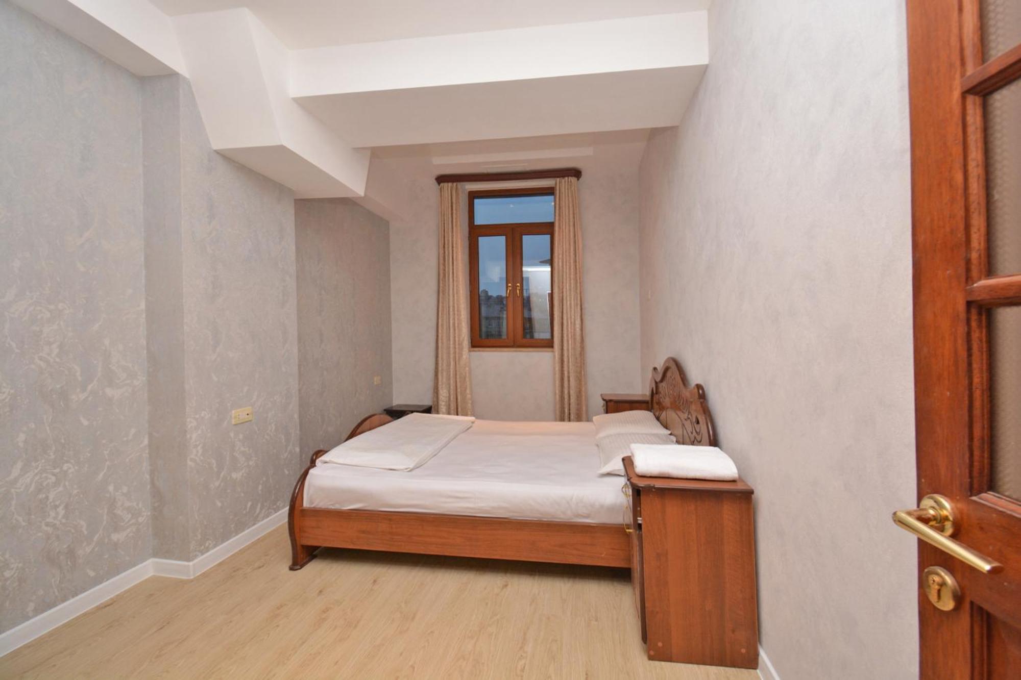 Apartment In Abovyan Street, Erevan Esterno foto