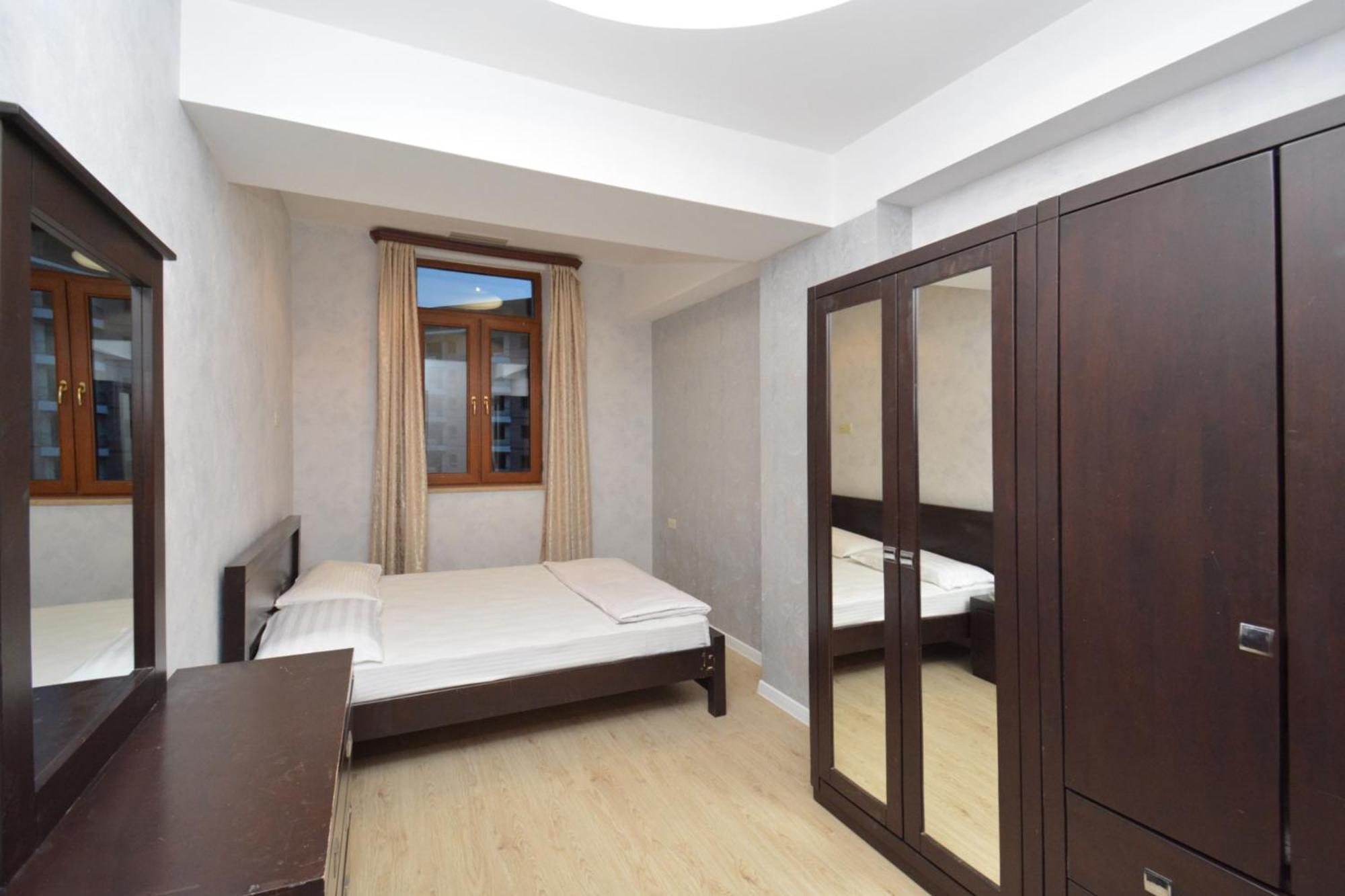 Apartment In Abovyan Street, Erevan Esterno foto